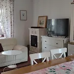 Juli'S Place