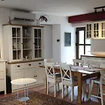 Juli'S Place