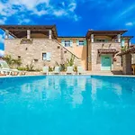 Villa Sandi, Mediterranean Villa With Pool And Jacuzzi