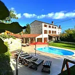 Villa Moncalvo Comfortable Holiday Residence