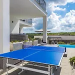 Villa Angie With Heated Pool