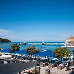 Riva Blu Sea View Apartment