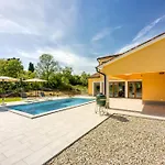 Villa Analucija
