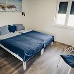 Apartment Enjoy Blue, With Pool & Pets Welcome