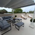 Mel&Stef, Charming House, Apartment With Private Swimming Pool Ideal For Family Vacation