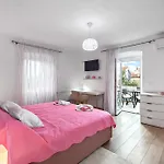 Apartman Tromba Near The Sea