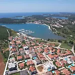 Apartment Marija Volme, Nice Apartment With Garden
