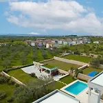 Ferienhaus Mit Privatpool Fuer 8 Personen Ca 239 Qm In Vodnjan, Istrien Istrische Riviera