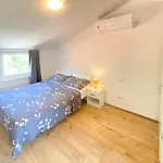Vila S Privatnim Bazenom