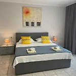 Fabris Apartments With Pool And Top Location Near Sea