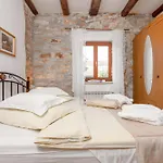 Apartments And Rooms With Parking Space Loborika, Pula - 12983