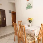 Apartments With A Parking Space Novigrad - 7037