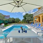 Ferienhaus Mit Privatpool Fuer 16 Personen Ca 190 Qm In Vodnjan, Istrien Istrische Riviera