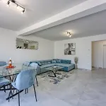 Apartment Luana With Private Pool