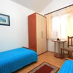 Apartments With A Parking Space Valbandon, Fazana - 7200