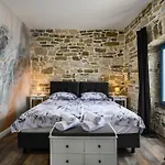 Ponte Porton Dining & Lodging