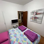 House Danica Apartments & Rooms
