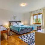 Awesome Apartment In Medulin With Kitchen