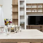 Spacious And Cozy Apartment With Garden Near Pula