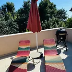 Just Renovated Stylish 2 Bedrooms Apartment Only A Few Steps From The Beach!