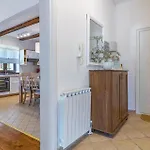4 Bedroom Cozy Home In Cabrunici