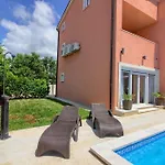 Ferienhaus Mit Privatpool Fuer 14 Personen Ca 360 Qm In Medulin, Istrien Suedkueste Von Istrien
