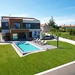 Luxury Villa Kiara With Private Heated Pool And Jacuzzi- 15Min From Sea