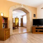 Beautiful Apartment Fratta With Garden In Tar