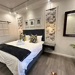 Spacube Luxury Suites And Spa