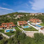 Spacious Apartment With View, Ripenda Kras, Shared Pool C