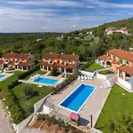 Spacious Apartment With View, Ripenda Kras, Shared Pool C