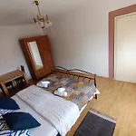 B&B 