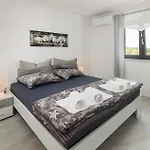 3 Bedroom Amazing Home In Musales