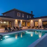 Villa Cami Comfortable Holiday Residence