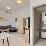 Family Friendly Apartments With A Swimming Pool Medulin - 20909