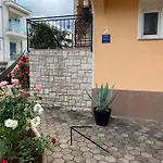 Apartments Kivi