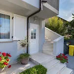 Couple Getaway - Boutique Apartment Valbandon