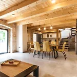 Villa Doda With Heated Pool, Garden And Indoor Sauna In Istria Croatia