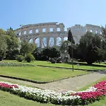 Apartment In Pula/Istrien 11022