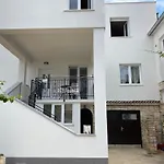 Apartment And Room Josip 2007