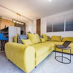 Romeo&Julia- Newly Refurbished Apartment Near Medulin