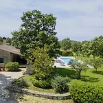 Villa Valade In Bale - Haus Fuer 6 Personen