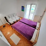 Big Pool Apartment In Pula
