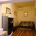 Lana House With Apartment