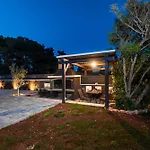 Renata Mare Holliday House