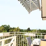 Mara House With Apartments