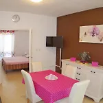 Holiday Apartments In House Sanja