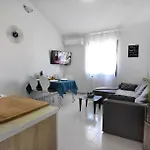 Grosse Wohnung In Umag Mit Grill Und Garten