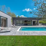Villa Averie