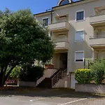 Charming Apartment Lana In Premantura